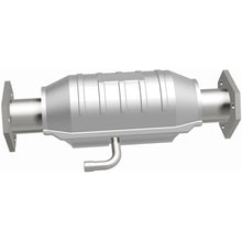 Load image into Gallery viewer, MagnaFlow Exhaust Products Catalytic Converter MagnaFlow Exhaust Products Magnaflow Standard Grade Direct-Fit Catalytic Converter 22926
