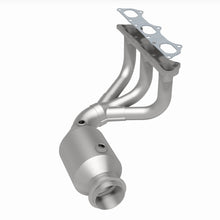 Load image into Gallery viewer, MagnaFlow Exhaust Products Catalytic Converter with Integrated Exhaust Manifold MagnaFlow Exhaust Products Catalytic Converter with Integrated Exhaust Manifold 22-201
