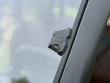 Load image into Gallery viewer, Seizmik SZM50-553331KIT Seizmik 25+ CF Moto U10/ 10 XL Pro Toolless Windshield - Hardcoated
