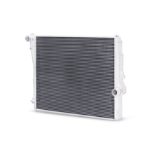 Load image into Gallery viewer, Mishimoto 99-06 BMW 323i/323i/328i/330i Performance Aluminum Radiator Radiators Mishimoto
