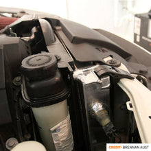 Load image into Gallery viewer, Mishimoto 92-99 BMW E36 Manual Aluminum Radiator Radiators Mishimoto
