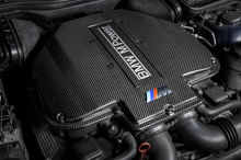 Load image into Gallery viewer, Eventuri BMW E39 M5 / E52 Z8 (S62) Black Carbon Plenum Lid - No Emblem Intake Manifold Plenum Eventuri   
