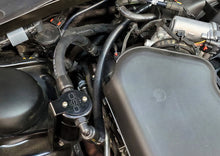 Load image into Gallery viewer, J&amp;L 11-23 3.6L V6 Dodge Charger/Challenger/Chrysler 300C Oil Separator 3.0 - Black Anodized Oil Separators J&amp;L
