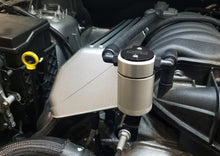 Load image into Gallery viewer, J&amp;L 11-24 Dodge Charger SRT 6.4L Hemi Passenger Side Oil Separator 3.0 - Clear Anodized Oil Separators J&amp;L
