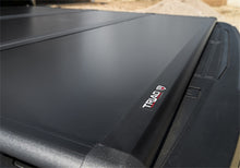 Load image into Gallery viewer, UnderCover 04-21 Ford F-150 5.5ft Triad Bed Cover Undercover Bed Covers - Folding
