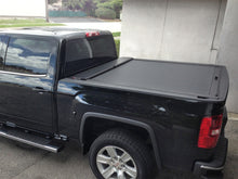Load image into Gallery viewer, Roll-N-Lock 15-18 Chevy Colorado/Canyon XSB 59-2/16in M-Series Retractable Tonneau Cover Tonneau Covers - Retractable Roll-N-Lock
