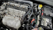 Load image into Gallery viewer, J&amp;L JLT3077D-B J&amp;L 14-22 Jeep Cherokee 2.4L / 15-21 Jeep Renegade  Driver Side Oil Separator 3.0 - Blk Anodized
